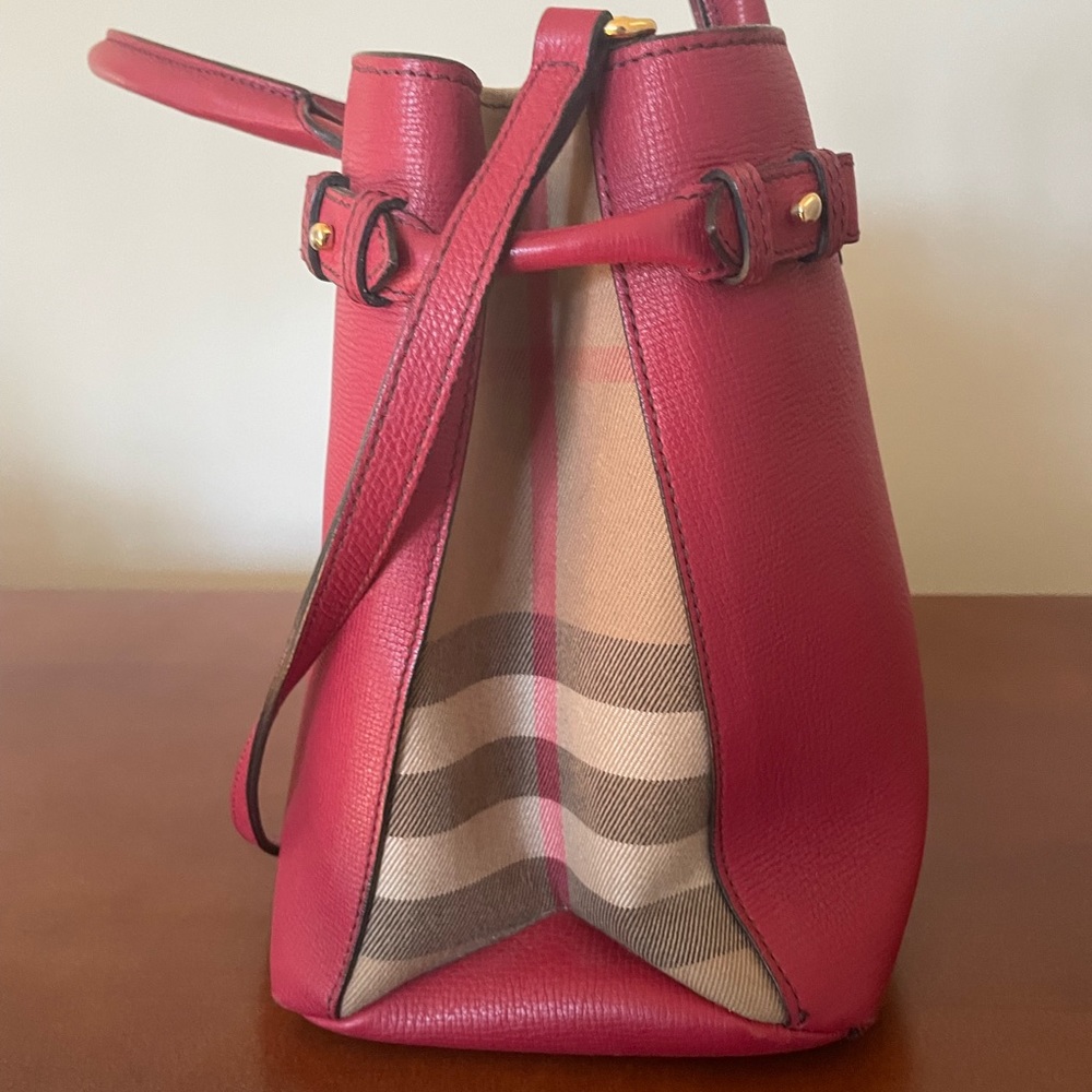 Burberry red banner bag size medium house check plaid used - Picture 5 of 13